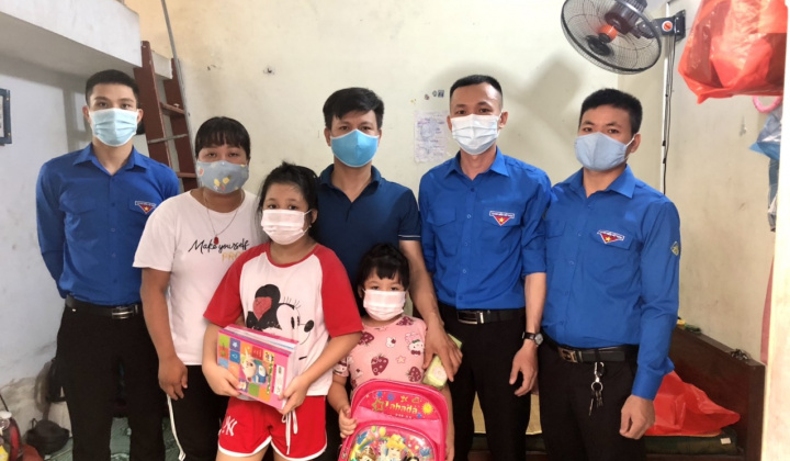 Than Thống Nhất: Tặng quà cho các cháu nhi nhân dịp năm học mới 2021 - 2022