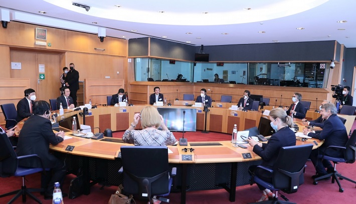 Bộ trưởng Nguyễn Hồng Diên tiếp xúc, thúc đẩy hợp tác với cộng đồng doanh nghiệp Bỉ