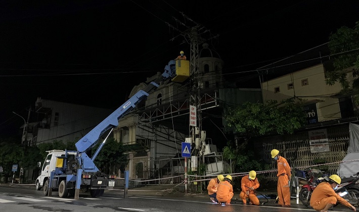 Ảnh hưởng của cơn bão số 5 đến vận hành hệ thống nguồn và lưới điện khu vực miền Trung