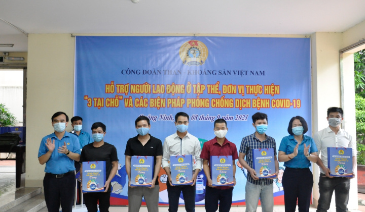 Công đoàn TKV thăm, tặng quà cho người lao động ở tại các khu tập thể Công ty Than Thống Nhất - TKV