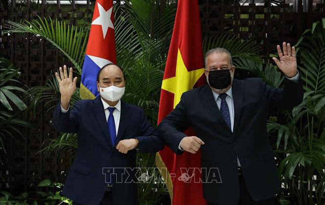 Chủ tịch nước Nguyễn Xuân Phúc hội kiến Thủ tướng Cuba Manuel Marrero Cruz