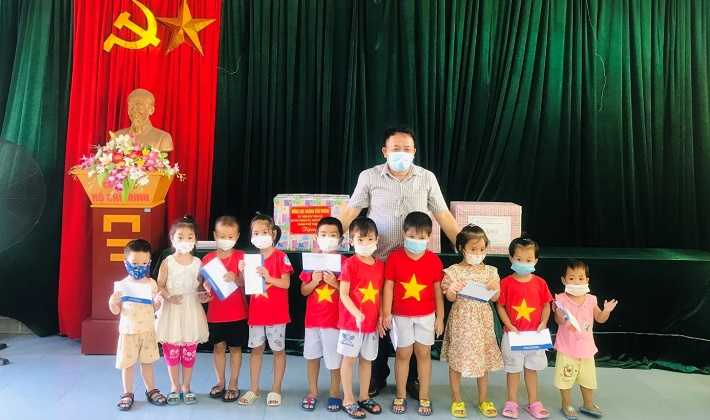 Công đoàn Công ty Nhiệt điện Thái Bình tổ chức tặng quà Trung thu cho các em thiếu niên, nhi đồng