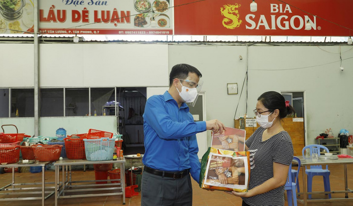 Trung ương Đoàn cùng Sabeco trao 3 tỷ đồng cho 600 hộ kinh doanh nhỏ ngành thực phẩm và đồ uống