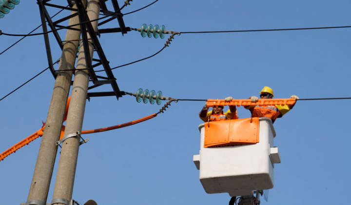 Áp dụng công nghệ sửa chữa điện hotline tại Điện lực Đồng Tháp