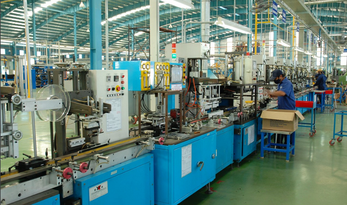 Khó khăn kép do giãn cách kéo dài, doanh nghiệp sản xuất cần “trợ sức”