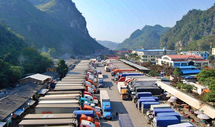 Thủ tướng chỉ đạo lập nhóm công tác giải quyết ách tắc hàng hóa tại cửa khẩu biên giới