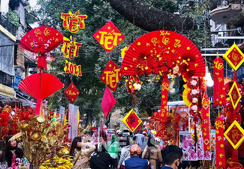 Đồ trang trí Tết Nhâm Dần 2022: Hàng nội hút khách, giá cả ổn định