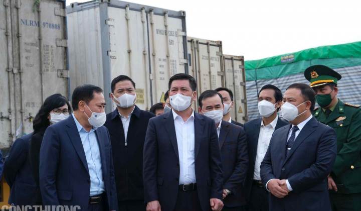 Dứt khoát giải tỏa hàng hóa qua cửa khẩu trong điều kiện an toàn dịch bệnh