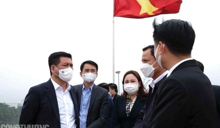 [Tin Ảnh] Ban chỉ đạo giải quyết tình hình ùn tắc hàng hóa Bộ Công Thương kiểm tra thực tế tại Lạng Sơn, Quảng Ninh