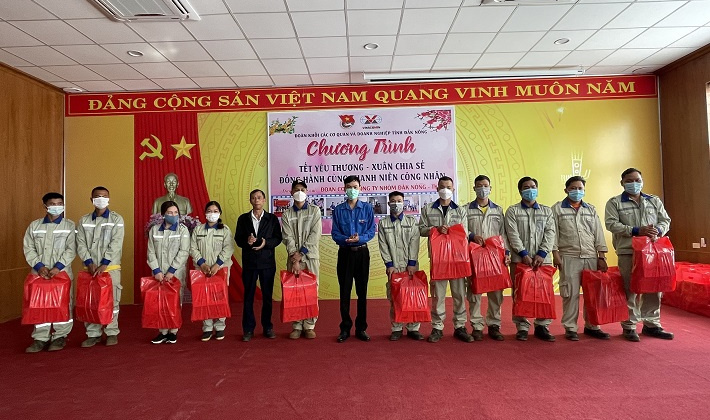Nhôm Đắk Nông  tổ chức chương trình “Tết yêu thương - Xuân chia sẻ”