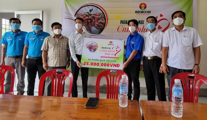 Phân bón Cà Mau khởi động Xuân sẻ chia 2022