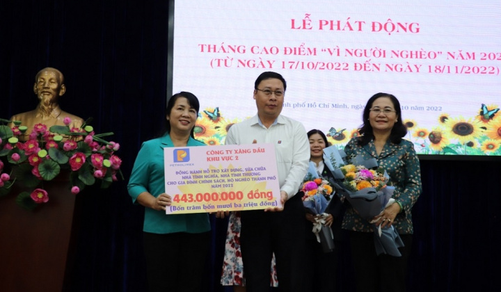 Petrolimex Sài Gòn ủng hộ 443 triệu đồng hưởng ứng Tháng cao điểm “Vì người nghèo”
