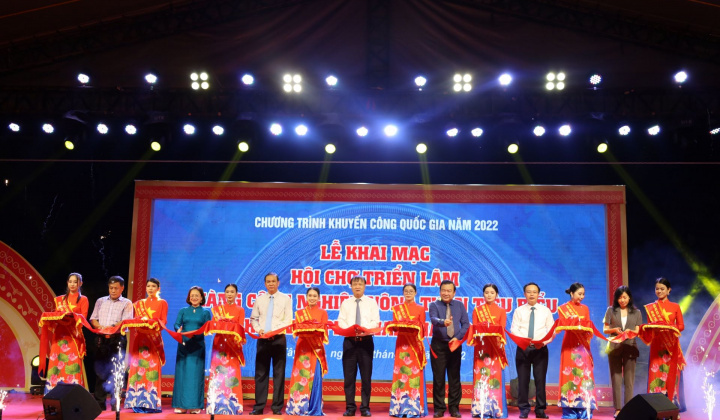 Gần 350 gian hàng tham gia hội chợ triển lãm hàng công nghiệp nông thôn tiêu biểu khu vực phía Nam