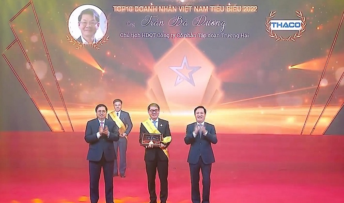 Chủ tịch HĐQT THACO Trần Bá Dương được vinh danh Top 10 Doanh nhân Việt Nam tiêu biểu năm 2022