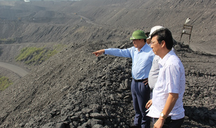 Các đơn vị sản xuất than lộ thiên vùng Cẩm Phả tập trung cao độ để cán đích