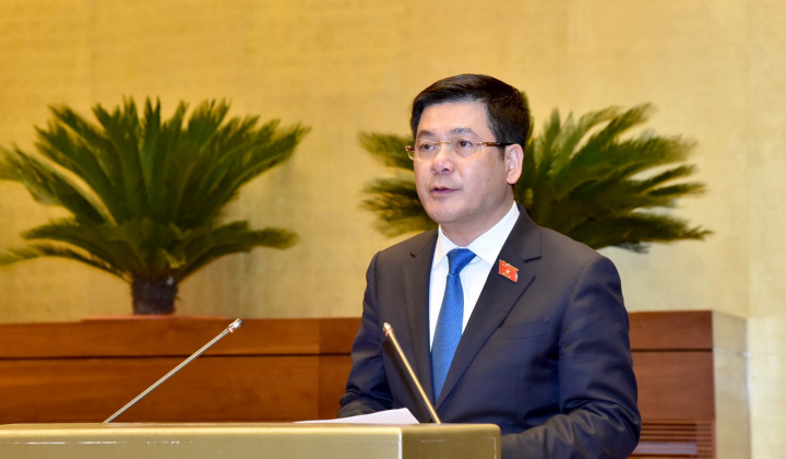 Bộ trưởng Bộ Công Thương trình bày Tờ trình về dự án Luật Bảo vệ quyền lợi người tiêu dùng (sửa đổi) tại Kỳ họp thứ 4 Quốc hội Khóa XV