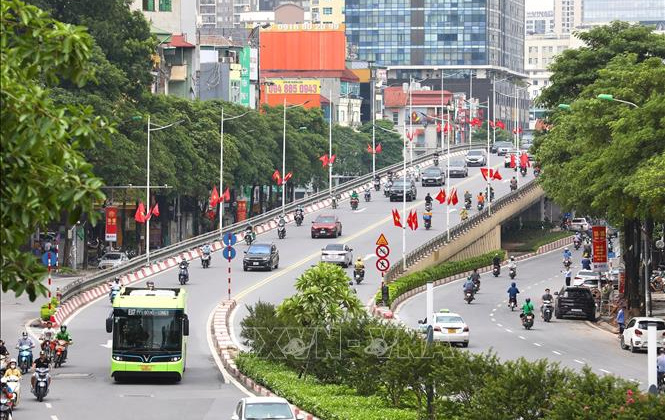 Hà Nội trang hoàng rực rỡ chào mừng 68 năm Giải phóng Thủ đô