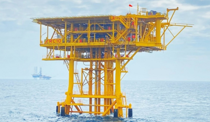Đón dòng dầu thương mại đầu tiên từ tổ hợp giàn RC-10 và RC-RB1 (mỏ Rồng)