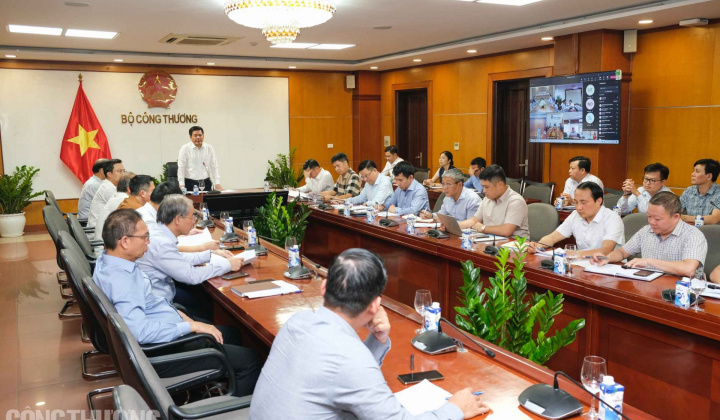 Quyết liệt thực hiện các giải pháp đảm bảo nguồn cung xăng dầu