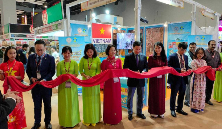 Khai trương gian hàng Việt Nam tại Hội chợ Thương mại Quốc tế Ấn Độ 2022