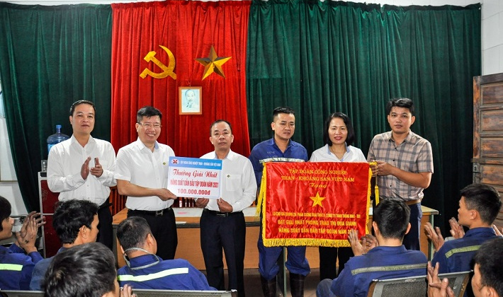 Than Thống Nhất: Phân xưởng Khai thác 9 đạt Cờ giải Nhất năng suất dẫn đầu Tập đoàn năm 2021