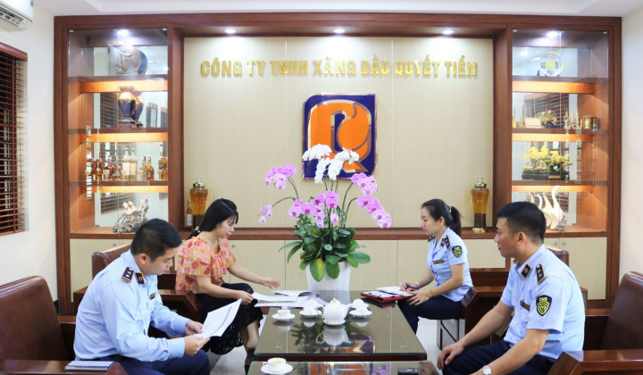 Lực lượng QLTT cả nước triển khai ký cam kết cung ứng xăng dầu giữa thương nhân đầu mối với cửa hàng bán lẻ