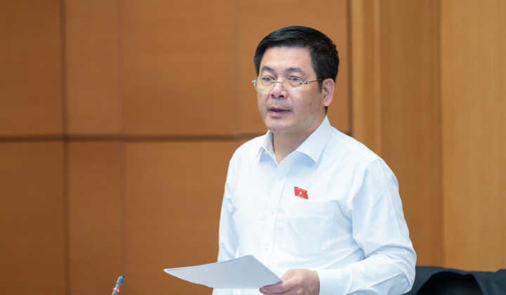 Bộ trưởng Nguyễn Hồng Diên phát biểu tại tổ về Dự án Luật Bảo vệ quyền lợi người tiêu dùng (sửa đổi)