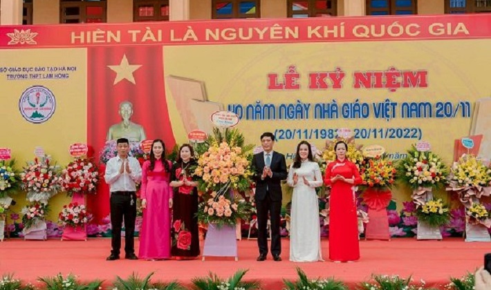 Trường THPT Lam Hồng: Ấm áp Lễ kỷ niệm 40 năm Ngày Nhà giáo Việt Nam 20/11