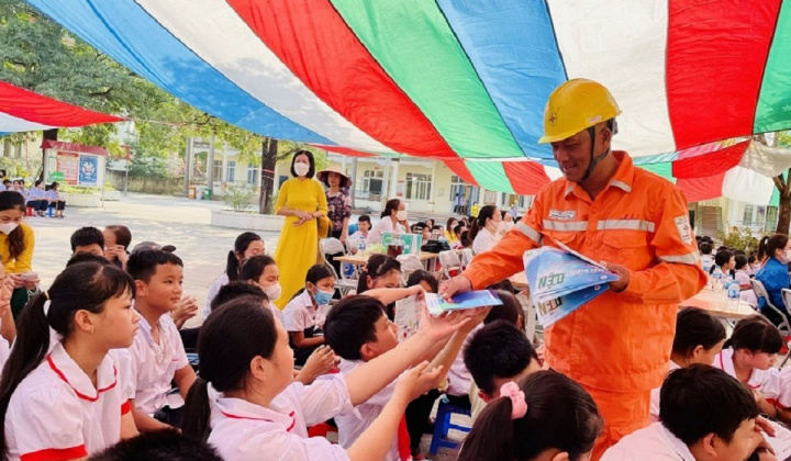 PC Quảng Ninh: Tuyên truyền tiết kiệm điện tới gần 4000 học sinh