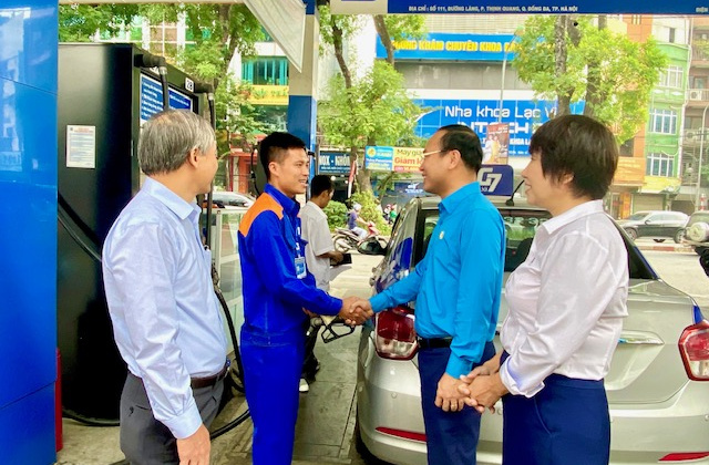 Không tính toán kinh tế, chỉ mong có đủ xăng dầu cho người dân