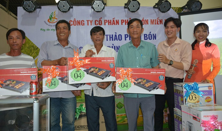 Phân bón Miền Nam: Đưa bộ sản phẩm chuyên dùng trên cây lúa đến gần hơn với bà con An Giang