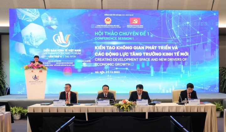 Diễn ra 4 phiên thảo luận chuyên đề tại Diễn đàn Kinh tế Việt Nam lần thứ năm