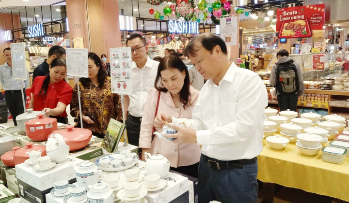 Thứ trưởng Đỗ Thắng Hải kiểm tra công tác triển khai thực hiện Cuộc vận động “Người Việt Nam ưu tiên dùng hàng Việt Nam” tỉnh Bình Dương