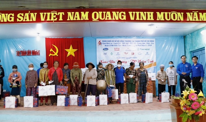 "Xuân yêu thương, Tết nghĩa tình" đến với người nghèo huyện Tuy Phong