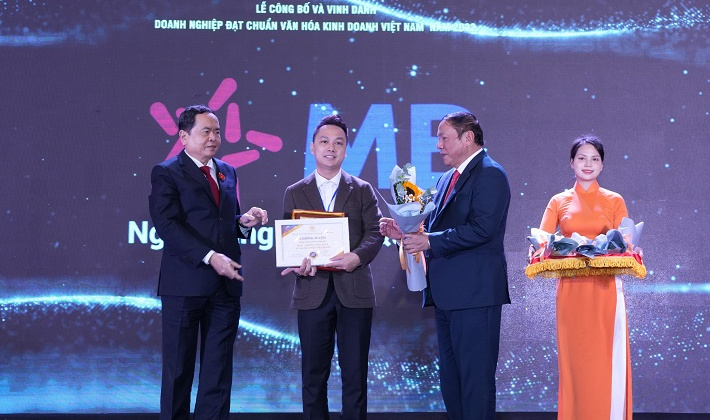 Ngân hàng MB nhận giải Doanh nghiệp đạt chuẩn văn hóa kinh doanh