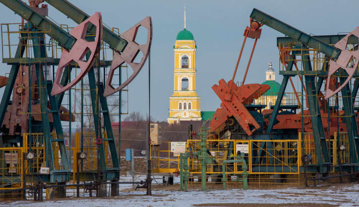 Giá dầu, vàng tăng giảm trái chiều trước diễn biến của tình hình thế giới