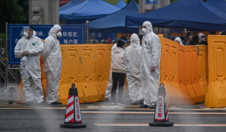 Giá dầu thô thế giới giảm mạnh sau khi Thượng Hải phong tỏa từng phần vì dịch Covid-19