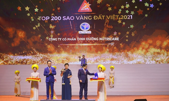 Công ty Nutricare nhận giải thưởng Top 200 Sao Vàng đất Việt năm 2021