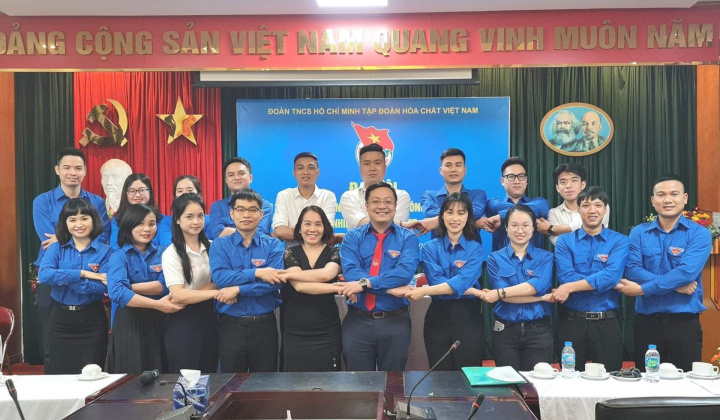 Tuổi trẻ Viện Hóa học Công nghiệp Việt Nam “xung kích, sáng tạo, tích cực nghiên cứu và sản xuất”