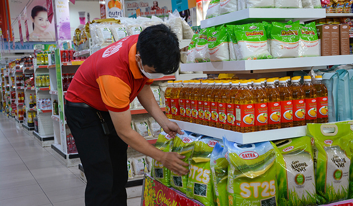 Satra ra mắt sản phẩm gạo ST25 lúa - tôm