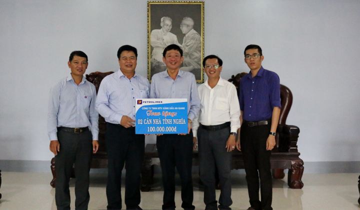 Petrolimex An Giang: Chăm lo nhà tình nghĩa cho bà con nghèo vùng biên