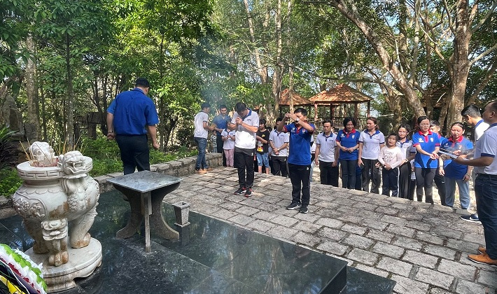 EPS nhiều hoạt động thiết thực hoạt động chào mừng Ngày giải phóng miền Nam thống nhất đất nước