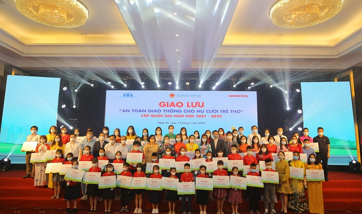 Honda Việt Nam trao giải "An toàn giao thông cho nụ cười trẻ thơ"