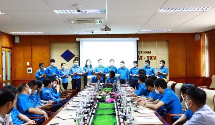Than Thống Nhất ký giao ước thi đua với  34 Công đoàn bộ phận trực thuộc