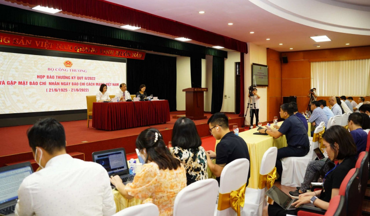 Họp báo Bộ Công Thương: Giải đáp vấn đề điều hành nguồn cung và giá xăng dầu