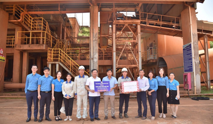 Công đoàn TKV: Thăm, tặng quà người lao đông nhân “Tháng Công nhân” năm 2022