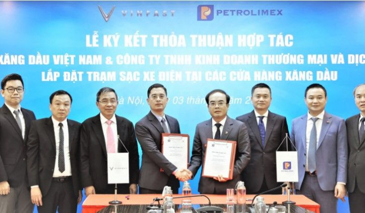 Petrolimex - VinFast: Hợp tác lắp đặt trạm sạc xe điện tại cửa hàng xăng dầu