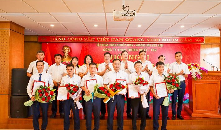 Than Thống Nhất kiện toàn công tác cán bộ