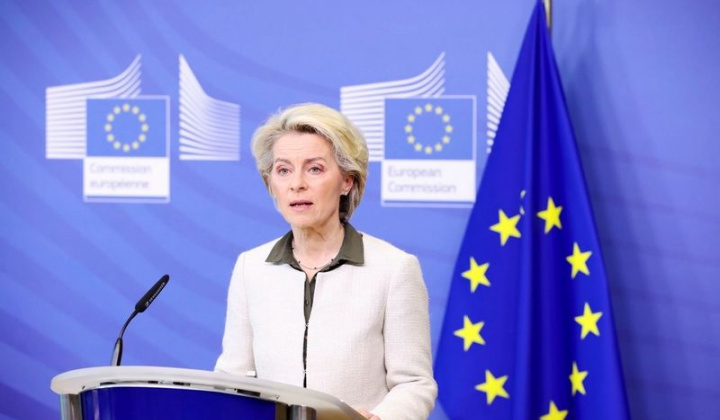 EU chính thức thông qua việc cấm nhập khẩu dầu thô từ Nga