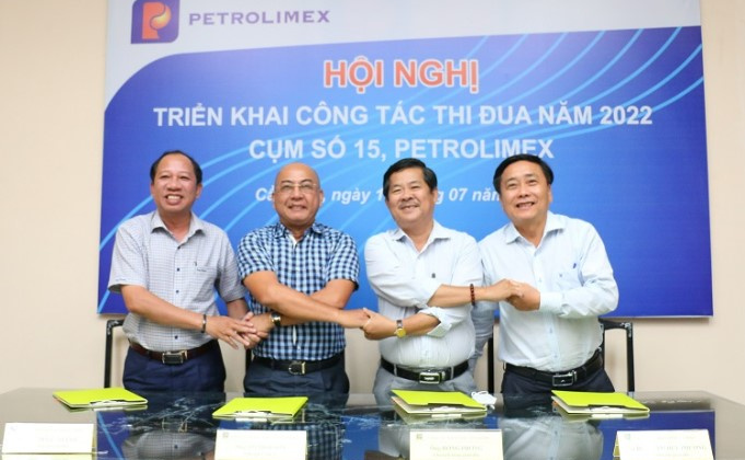 Cụm thi đua số 15 Petrolimex ký giao ước thi đua năm 2022